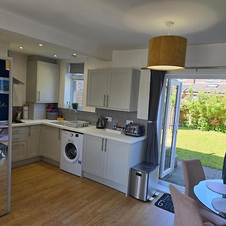 The Heart - Cosy 3 Bedroom House With Double Driveway And Garden In Manchester Buitenkant foto